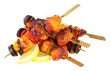 Tavuk ve baharatlı Chorizo kebap