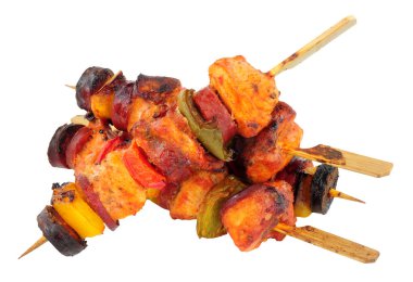 Tavuk ve baharatlı Chorizo kebap