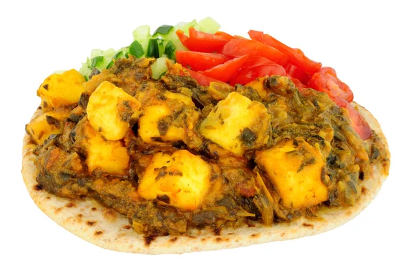 India Saag Paneer comida en un pan plano de Chapati —  Fotos de Stock