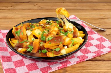 Geleneksel Kanada Poutine yemek