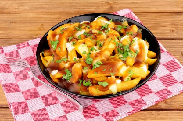 Geleneksel Kanada Poutine yemek