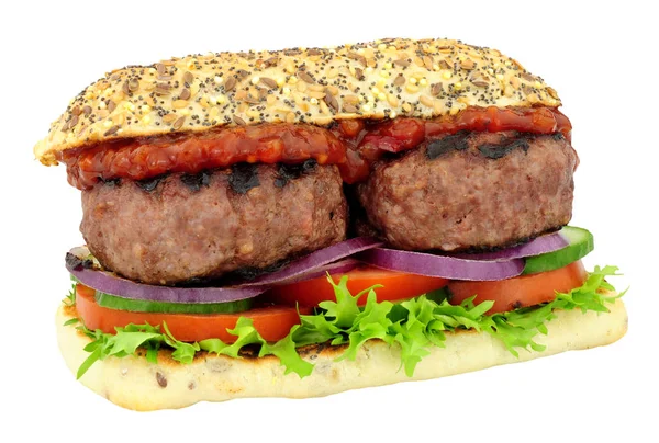 白い背景に分離された二重四分の一 Pounder Beefburger とサラダ サンドイッチ — ストック写真