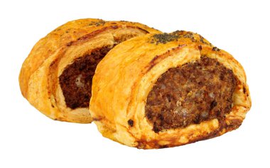 Domuz eti ve kara puding sosisli börekler beyaz arka planda izole edilmiş.