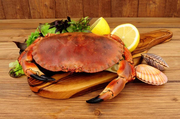 Whole Fresh Cooked Brown Crab Wooden Background Lemon Salad Leaves — Stock Photo, Image