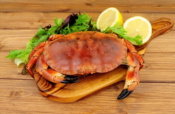 Whole Fresh Cooked Brown Crab Wooden Background Lemon Salad Leaves — Stock Photo, Image