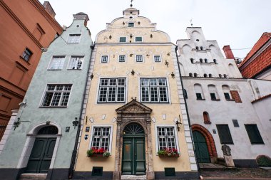 Üç kardeş, Riga