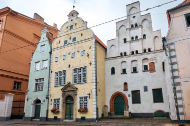 Üç kardeş, Riga