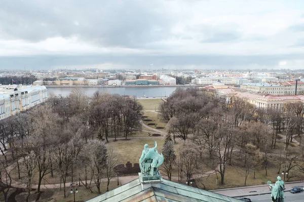 Die luftaufnahme der stadt petersburg, russland — Stockfoto