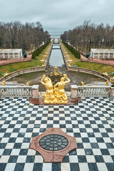 Peterhof pałacu, Sankt petersburg, Federacja Rosyjska — Zdjęcie stockowe