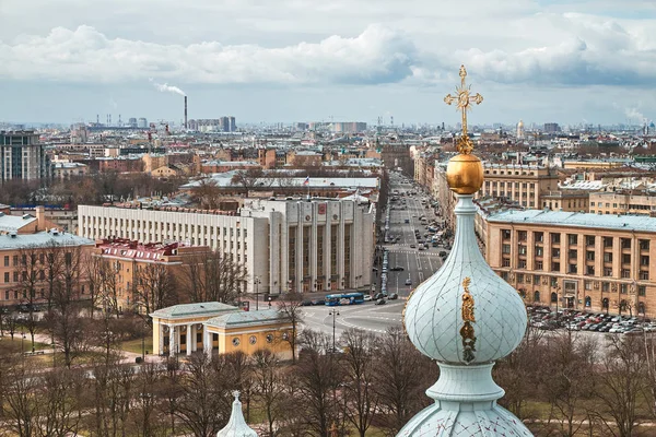 Catedral de Smolny e a cidade de São Petersburgo, Rússia — Fotografia de Stock