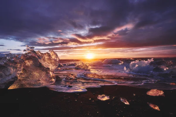 Jokulsarlon Buzulundan Gelen Buzlarla Elmas Sahilinde Gün Doğumu Zlanda Kara — Stok fotoğraf