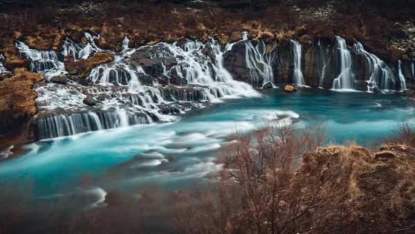 Het Landschap Van Hraunfossar Waterval Hvlta Rivier Bij Hallmundarhraun Ijsland — Stockfoto