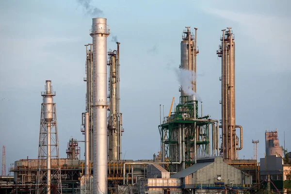 Amonyak üretiminde kimyasal fabrika.