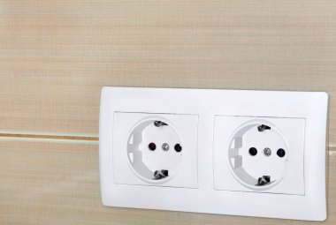 220v elektrik prizine.