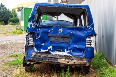 Kaza araba arkadan görünüm, başarısız olan van.