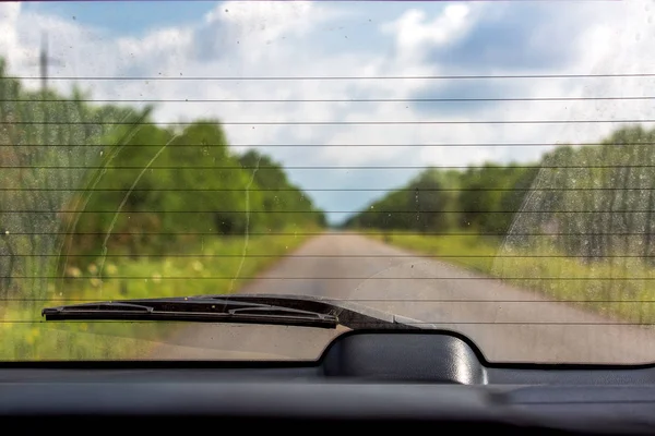 Dirty  rear glass overlooking the road. — Stock Photo, Image