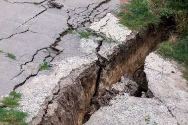 Belgili tanımlık çatlamak asfalt parke.