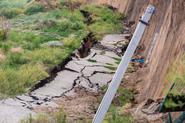 Belgili tanımlık çatlamak asfalt parke.