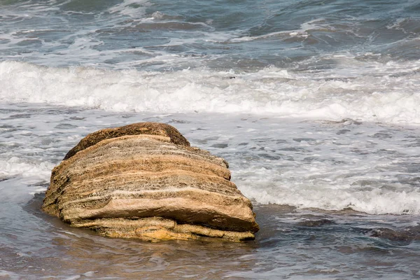 bir taş yıkama fırtına deniz dalga.