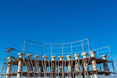 Ancientl colonnades yeniden inşası.