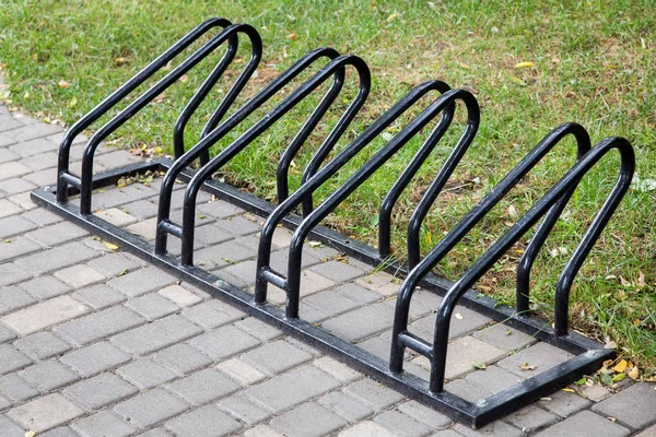 Parcheggio biciclette di colore nero . — Foto Stock