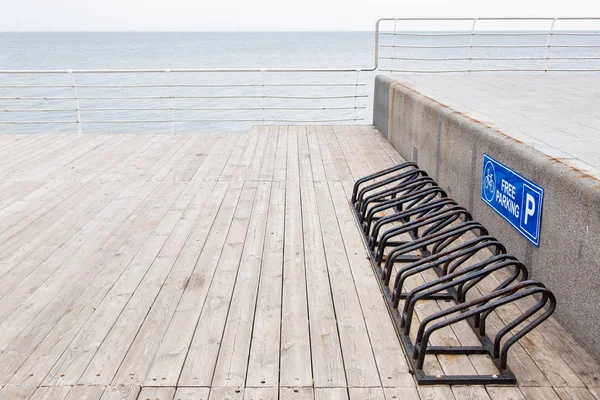 Parcheggio biciclette di colore nero . — Foto Stock