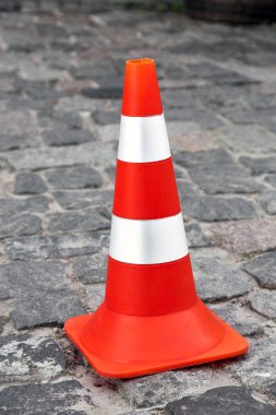 Koni bölge, turuncu yol koni.