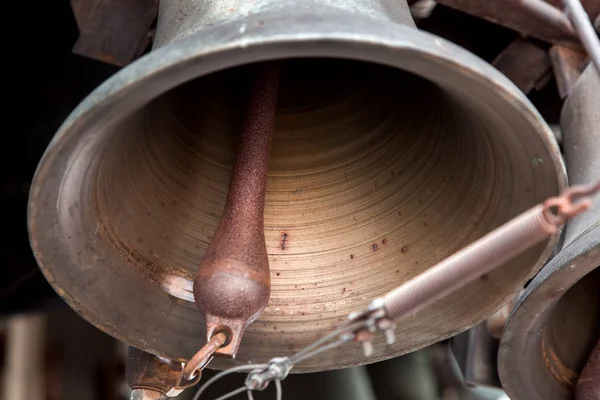 La campana de la iglesia, de cerca . — Foto de Stock