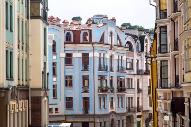 çok renkli binalar cephe.