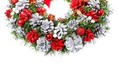 Yazı için bedava fotokopi alanı, dekoratif Noel çelengi ve Noel süslemeleri olan bir Noel kartı..