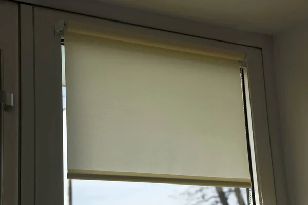 Рулонні Текстильні Жалюзі Пластиковому Вікні Кімнаті Предмет Захисту Від Сонячного — стокове фото