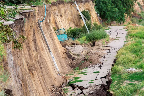 Derrumbes Grietas Carretera Asfalto Después Desastre Natural Geológico Suelo Derrumbó — Foto de Stock