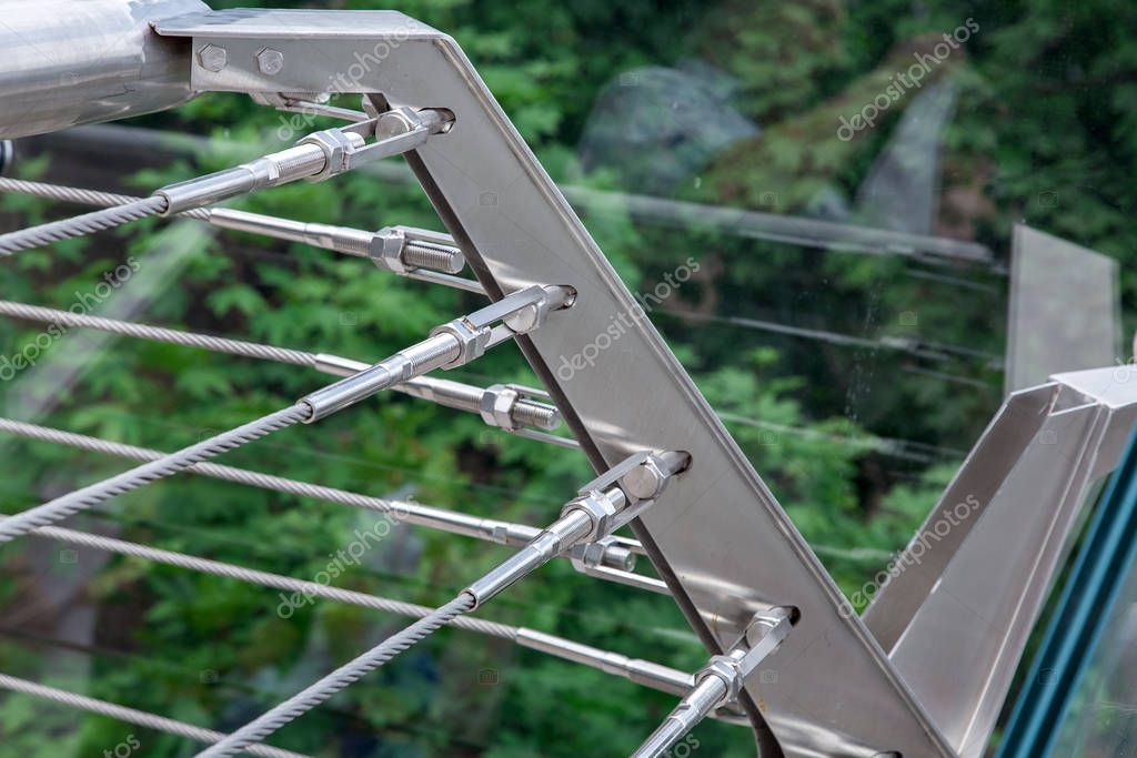 Una Esquina Puente Vidrio Con Cables Acero Tensión Tensor Cable: fotografía  de stock © BespaliyA #329588644