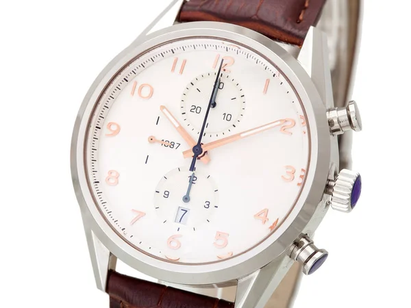 エレガントにデザインされたシルバーケースで作られたメンズ腕時計は 手と数字でダイヤルし 顔のダイヤルを閉じます — ストック写真