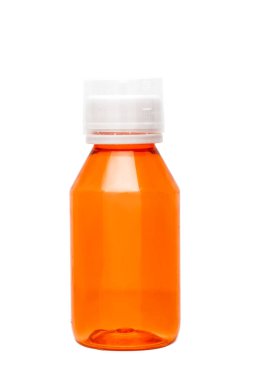 Beyaz kapaklı ve şeker kutulu tıbbi turuncu plastik şurup şişesi beyaz arka planda izole edilmiş nesneyi taklit et..