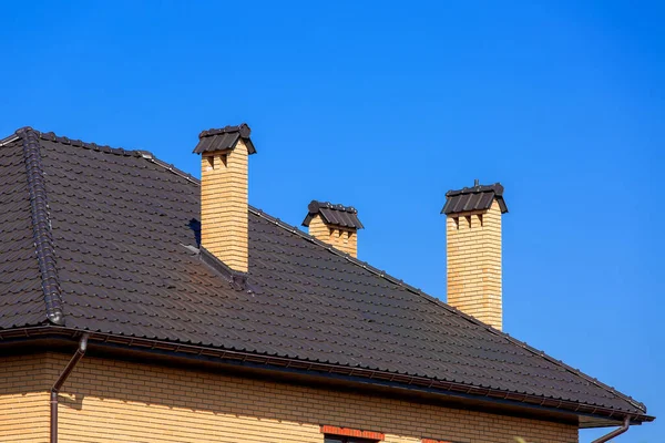 Dach Ceramiczny Dachówka Wentylacja Rurociąg Burzowy System Odwadniający Zbliżenie Detal — Zdjęcie stockowe