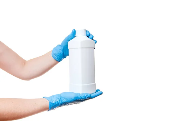 Hände Blauen Medizinischen Handschuhen Halten Eine Unetikettierte Weiße Plastikflasche Mit — Stockfoto