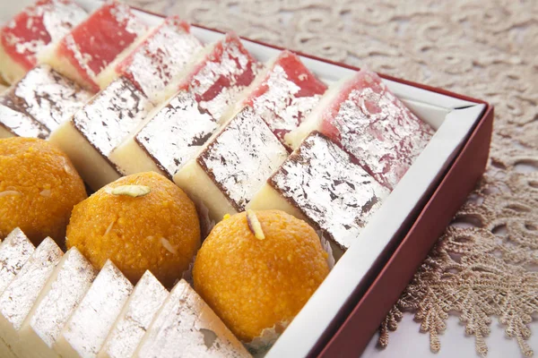 Ladoo, chocolate barfi, kaju barfi — Stok fotoğraf