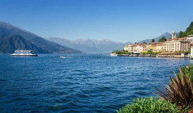 Como Gölü kıyısındaki Bellagio Sahili Panoramik Manzarası