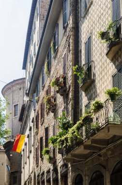 İtalya 'nın eski Bergamo şehrinin sokakları