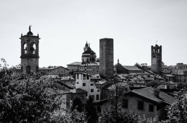Sant 'Eufemia Kilisesi' nden eski Bergamo şehrinin silüeti.