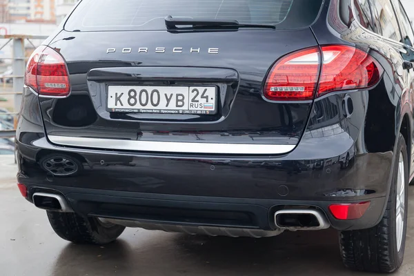 Rear view of Porsche Cayenne Diesel  958 2012 in black color aft — Stock Photo, Image