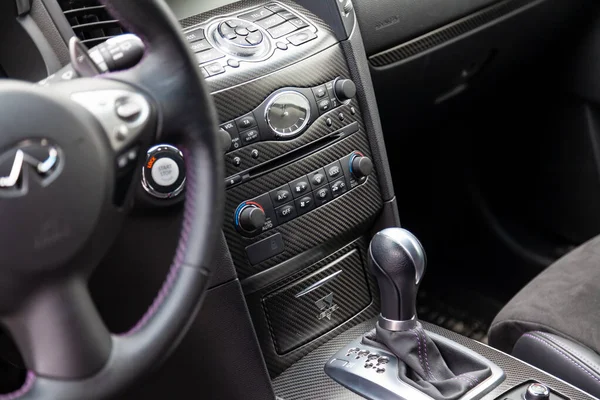 The interior of the car White Infiniti QX70 in Sebastian Vettel — Stock Photo, Image
