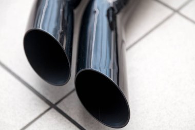 Borudaki çift siyah başlıklı egzoz sistemi artacak.