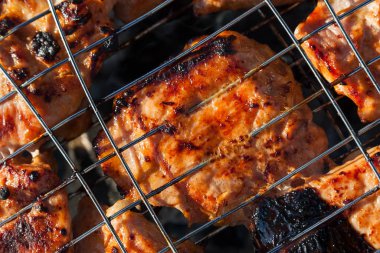 Domuz eti veya sığır eti haşimi pişirme sürecinde yakın çekim