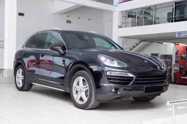 Porsche Cayenne Diesel 958 2012 siyah renkli.