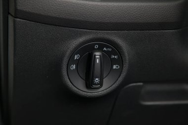 Far anahtarı kontrol düğmelerinde yakın çekim ve otomatik