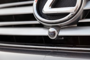 Gri Lexus Gx460 2010 sürümü Gril üzerinde ön görüş kamerası ile