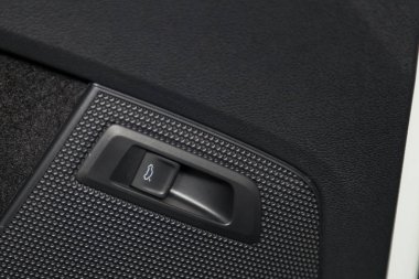 Lüks elektrik bagaj ayarlama düğmesi ile iç görünüm ve