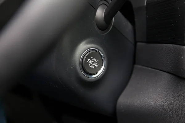 Button start and turn off the ignition of the car engine close-u — Stock Photo, Image